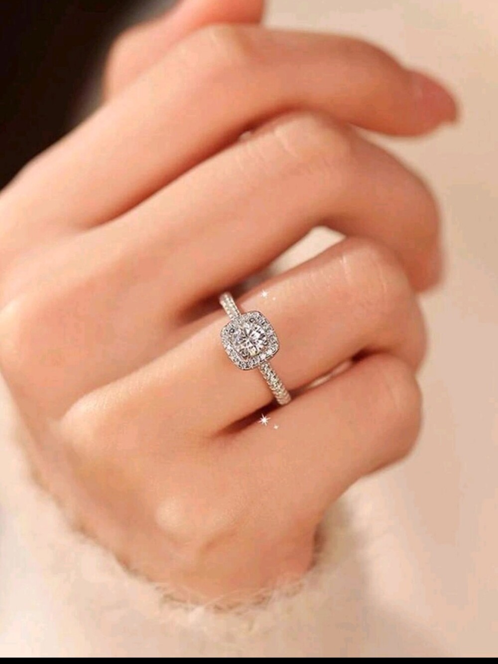 BRAND NEW ** Classic Halo Solitaire Engagement Ring